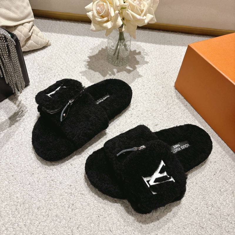 l0vis Vvtt0n slippers